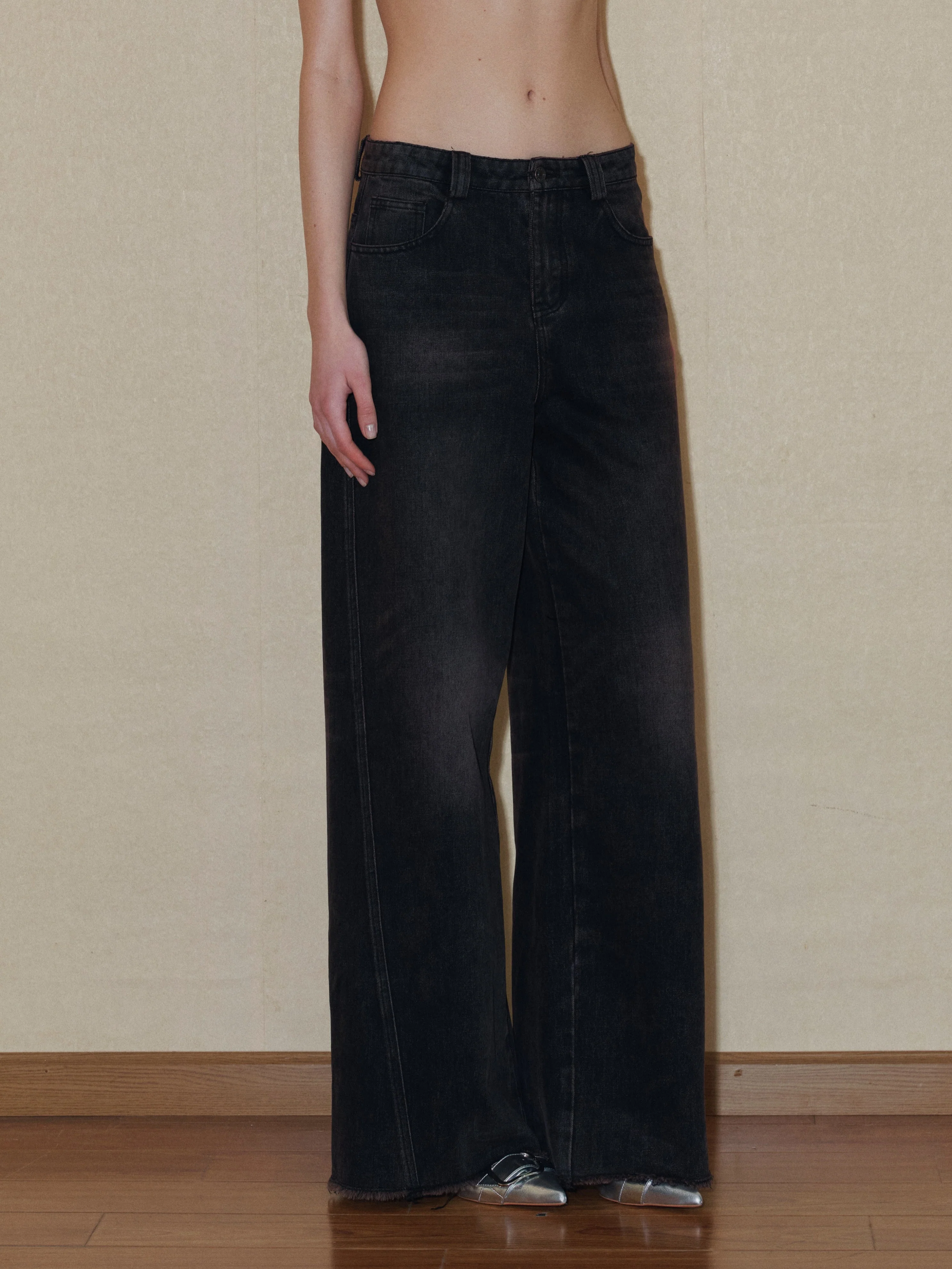 Raw Cut Hem Straight-Cut Jeans - Image 3