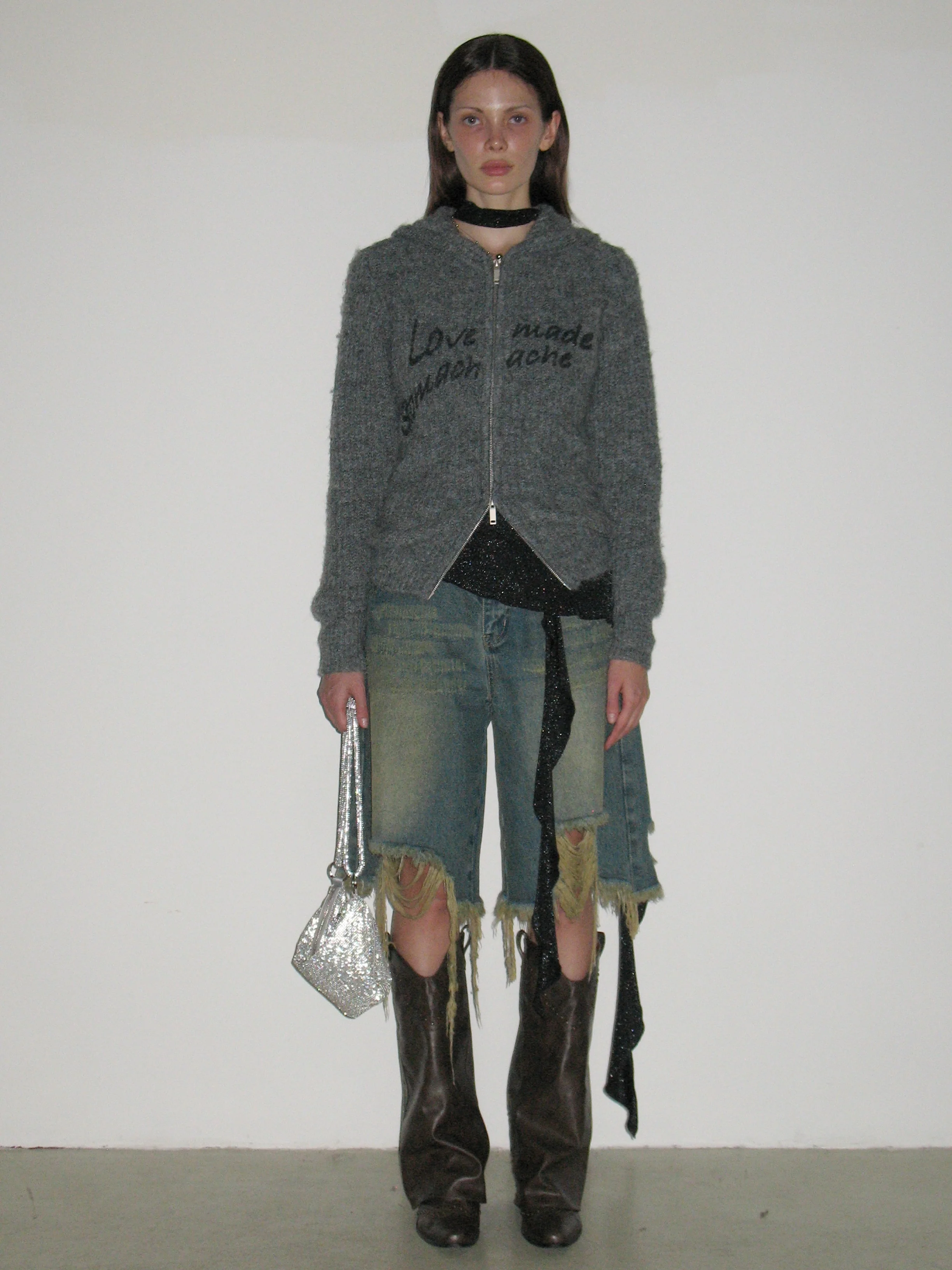 Ripped Short Jeans - Image 10