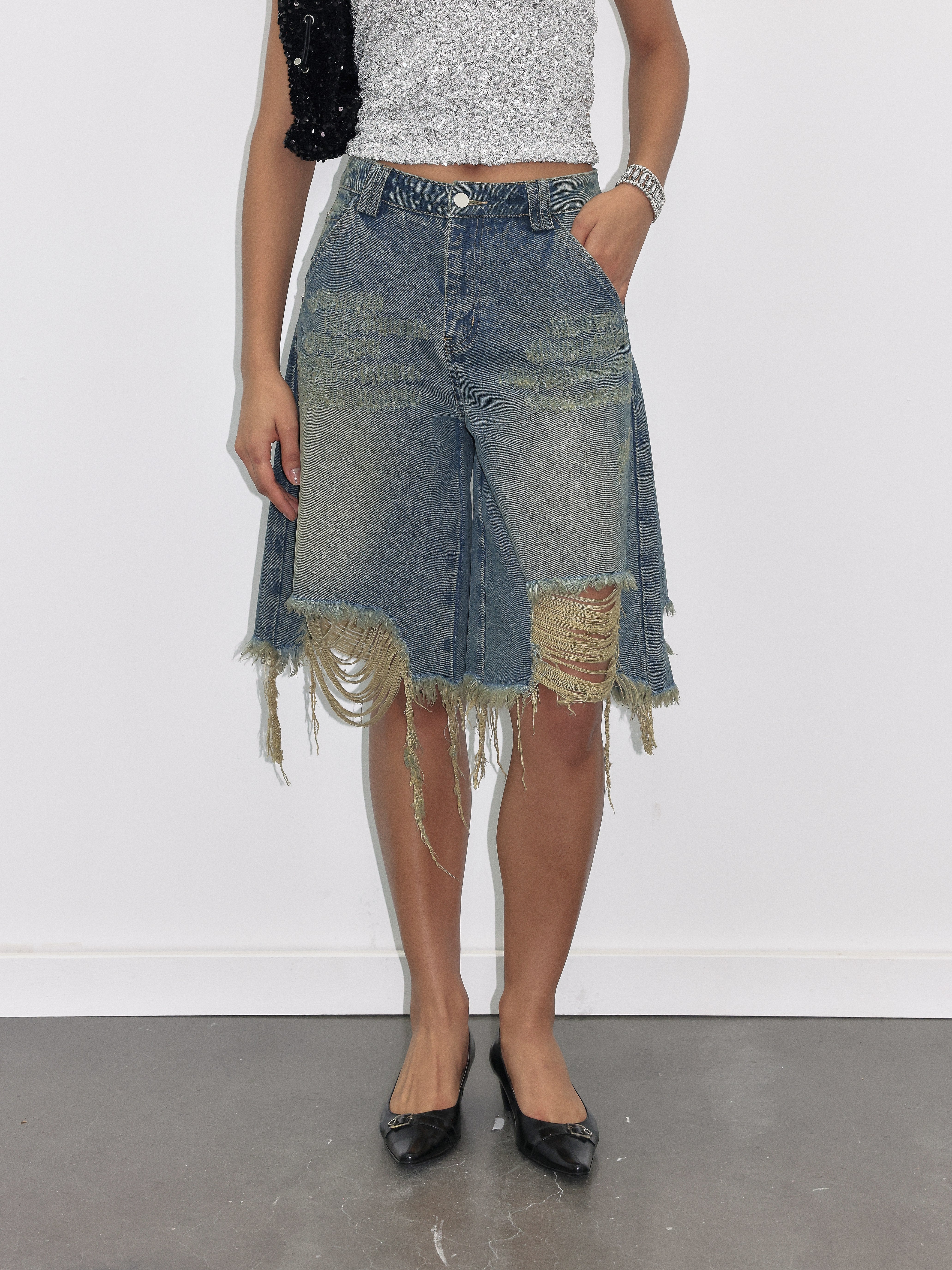 Ripped Short Jeans - Image 6