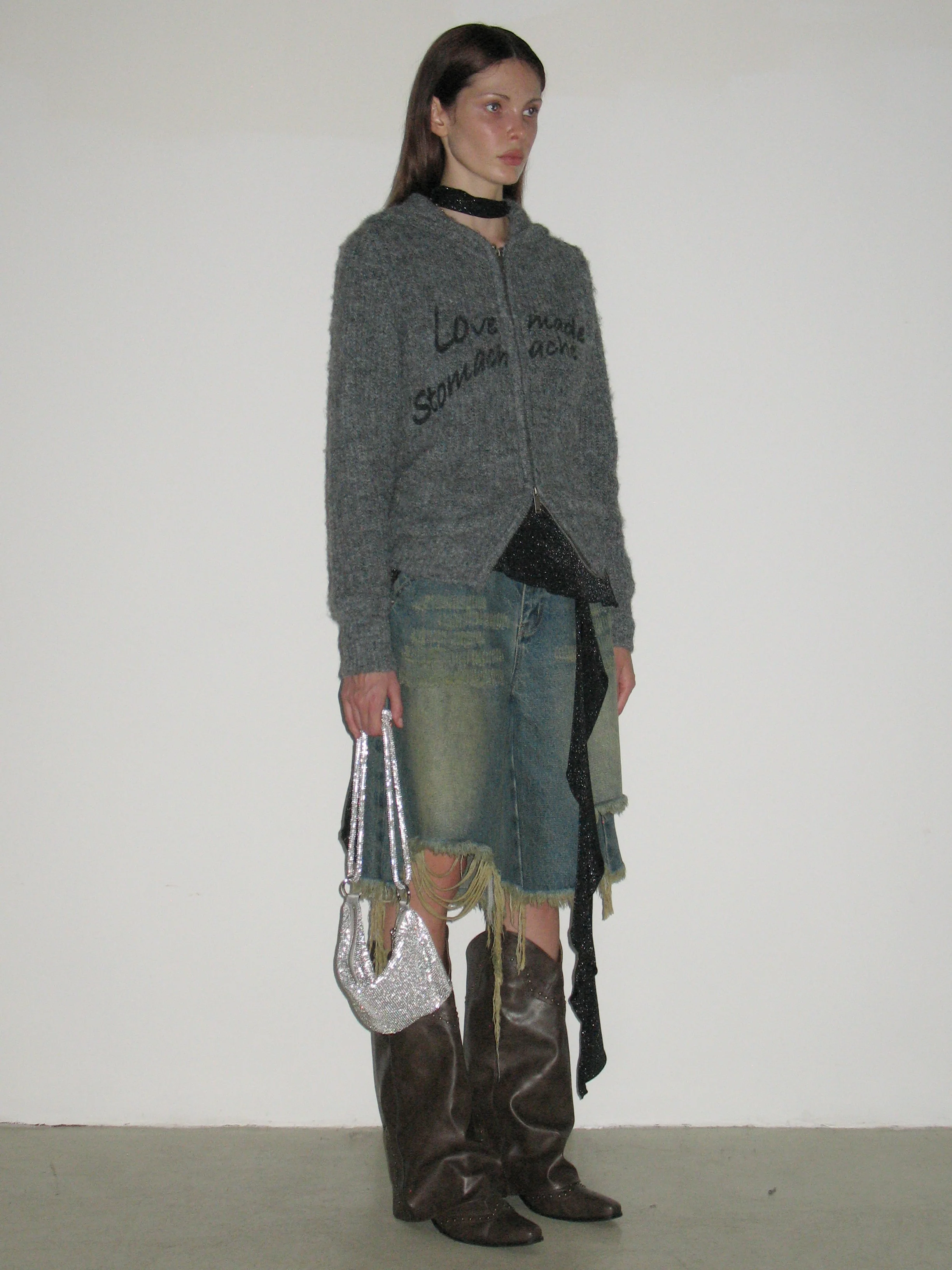 Ripped Short Jeans - Image 9