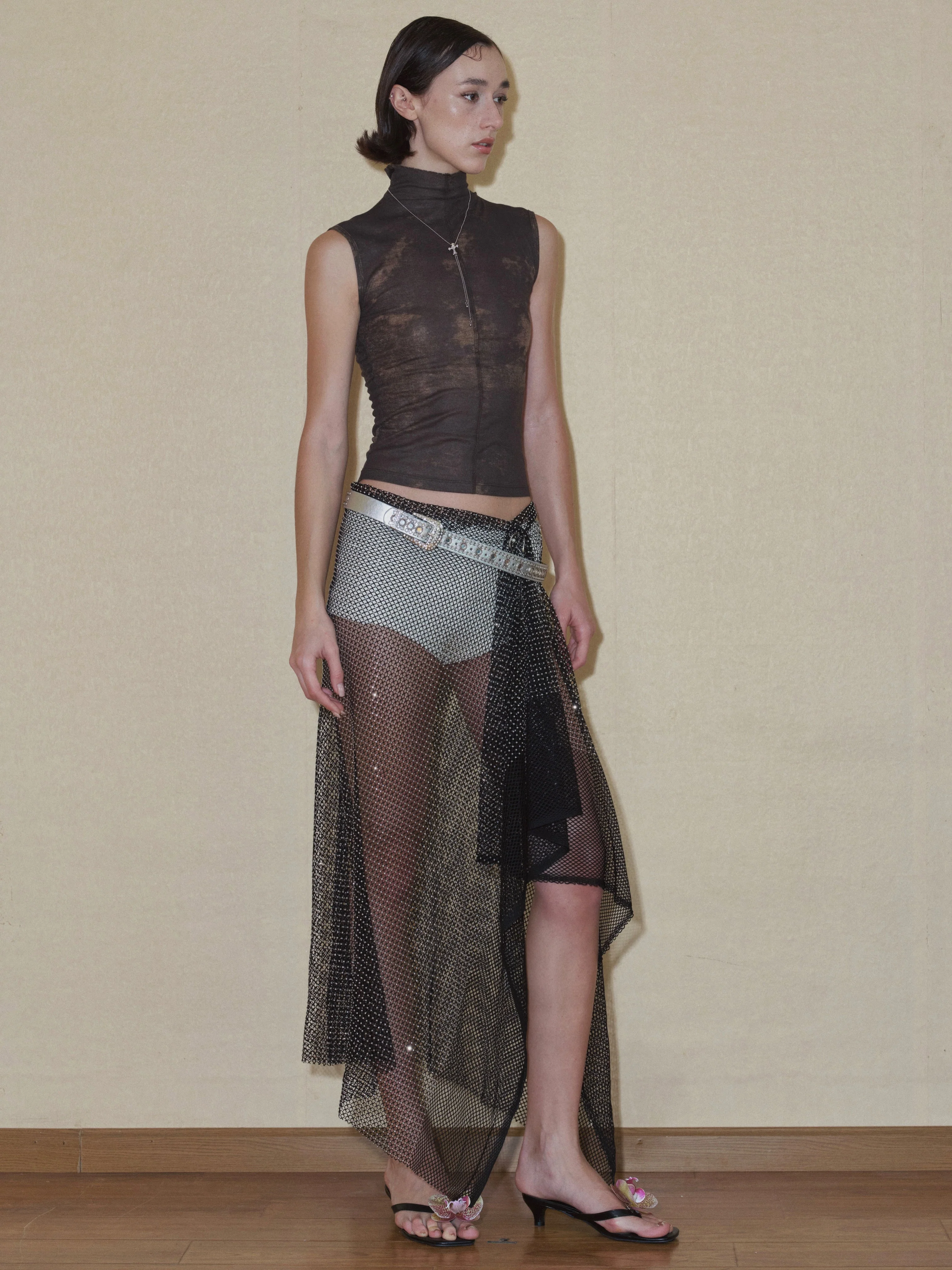 Turtleneck Pattern Tank Top - Image 9