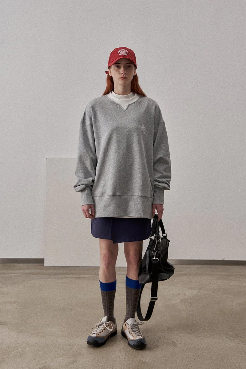 Loose Fit Ribbed Crewneck Sweatshirt with White Neckline / Melange Gray - Image 4