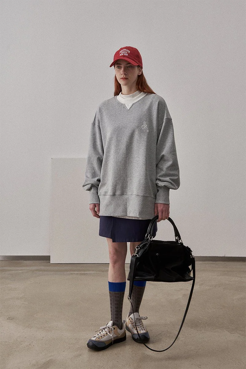 Loose Fit Ribbed Crewneck Sweatshirt with White Neckline / Melange Gray - Image 8